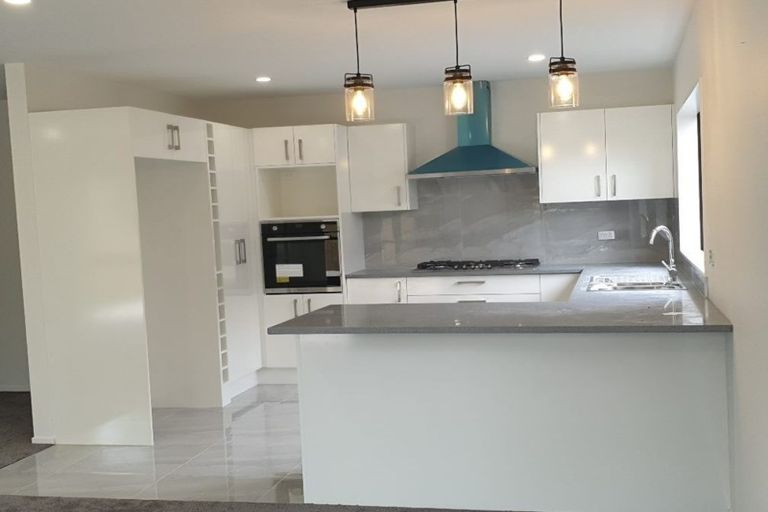 Photo of property in 18a Riverpark Crescent, Henderson, Auckland, 0610