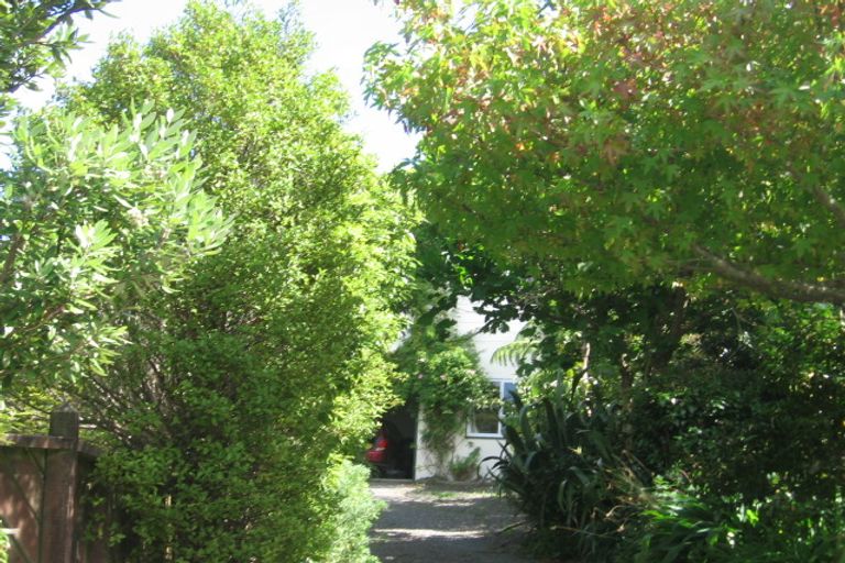 Photo of property in 1 Sasanqua Way, Crofton Downs, Wellington, 6035