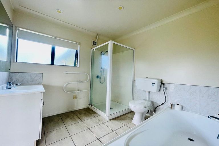 Photo of property in 1/5 Carole Crescent, Pakuranga, Auckland, 2010