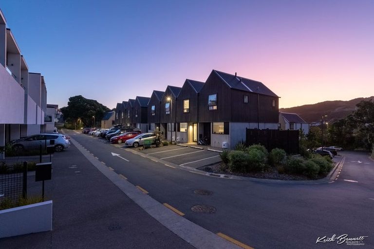 Photo of property in 4 Jean Caldwell Way, Island Bay, Wellington, 6023