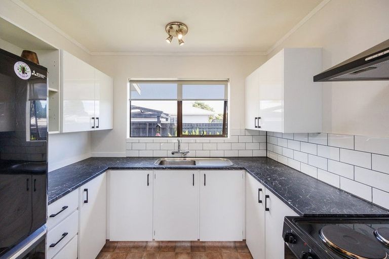 Photo of property in 35 Acacia Street, Kelvin Grove, Palmerston North, 4414