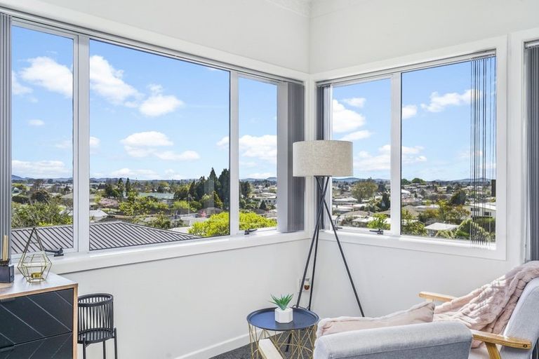 Photo of property in 76 Forest Lake Road, Forest Lake, Hamilton, 3200