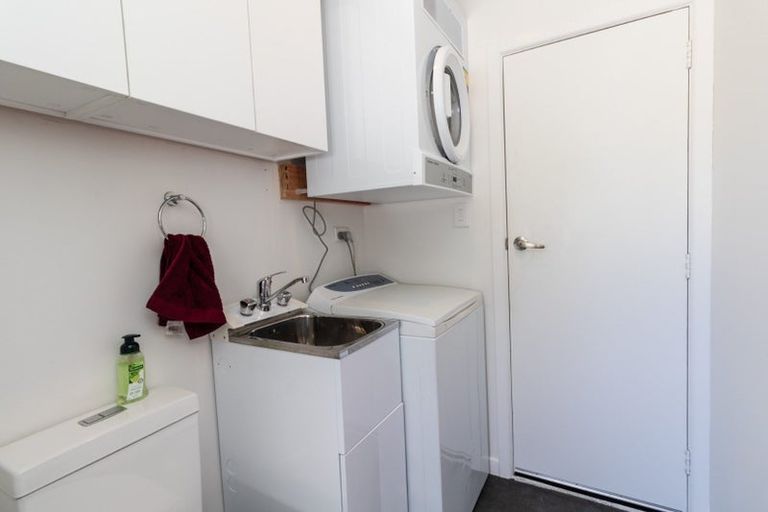 Photo of property in 68 Newlands Road, Newlands, Wellington, 6037