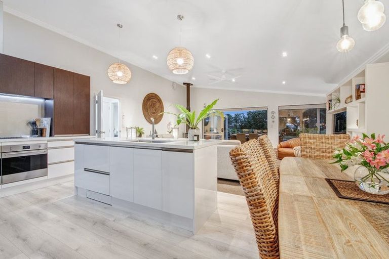 Photo of property in 88 Tiri Road, Tindalls Beach, Whangaparaoa, 0930