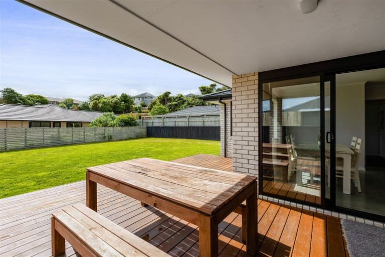 Photo of property in 15 Frederick Place, Whalers Gate, New Plymouth, 4310