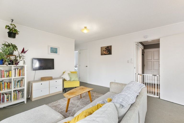 Photo of property in 18a Bracken Road, Newlands, Wellington, 6037