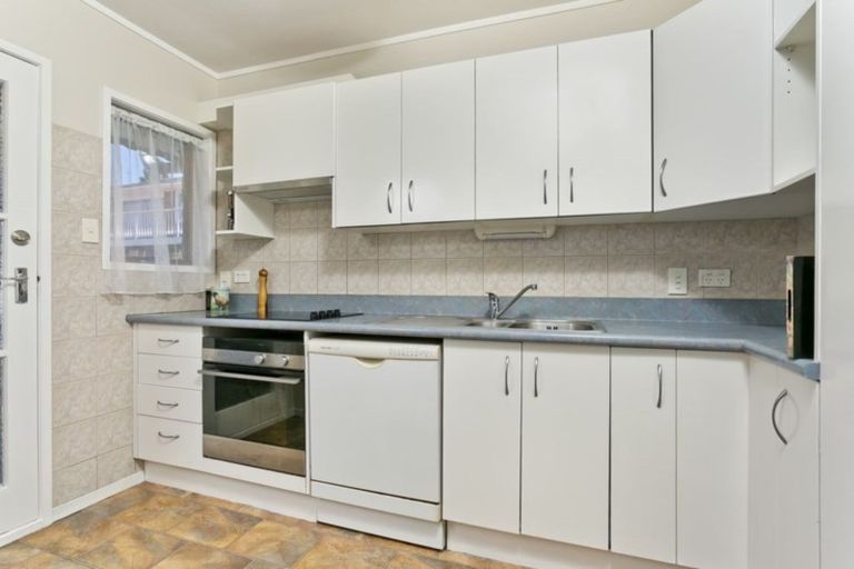 Photo of property in 2/52 Manuka Road, Glenfield, Auckland, 0629