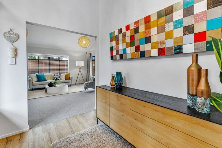 Photo of property in 11 Huntaway Lane, Te Atatu Peninsula, Auckland, 0610