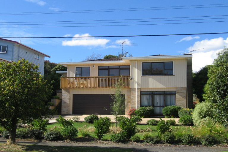 Photo of property in 15 Dowling Grove, Silverstream, Upper Hutt, 5019