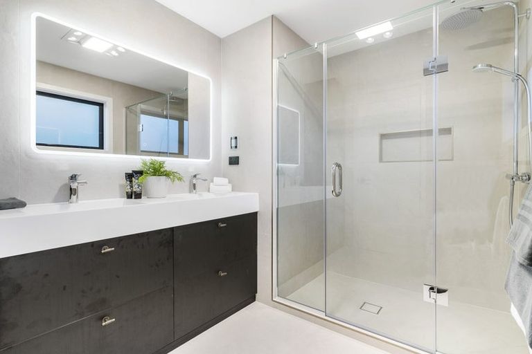 Photo of property in 28a Oliver Twist Avenue, Mellons Bay, Auckland, 2014