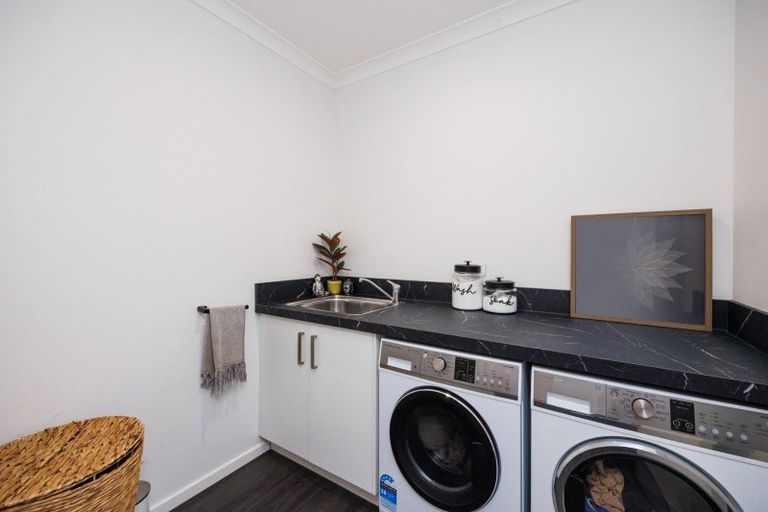 Photo of property in 30 Dogwood Way, Milson, Palmerston North, 4414