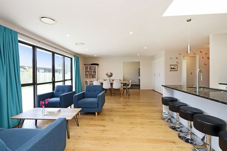 Photo of property in 2 Whittaker Place, Havelock North, 4130