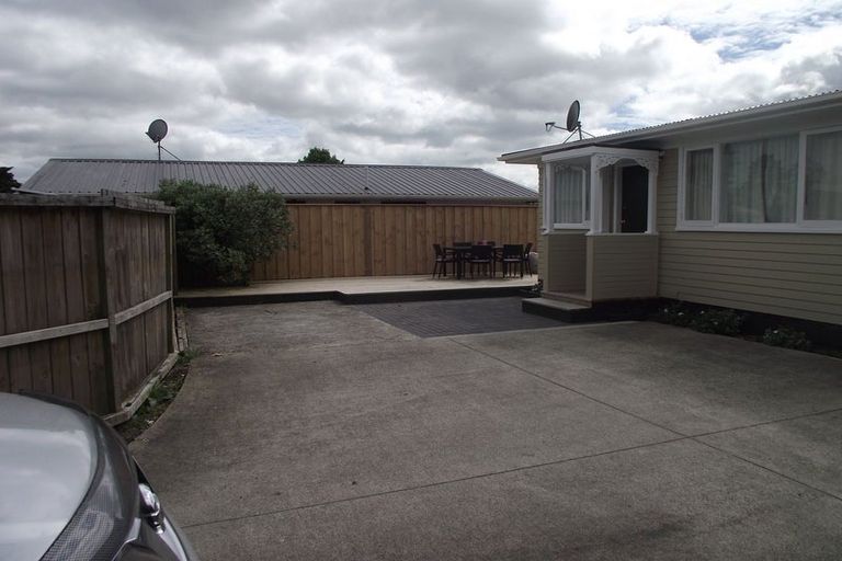 Photo of property in 28 Kamara Road, Glen Eden, Auckland, 0602