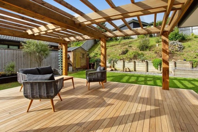 Photo of property in 197 Woodman Drive, Tawa, Wellington, 5028