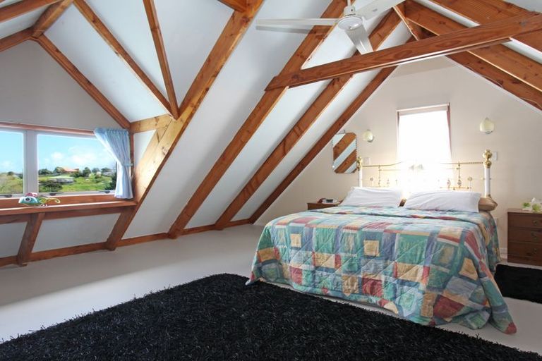 Photo of property in 9 East Street, Raglan, 3225