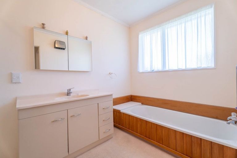 Photo of property in 48 Oriel Avenue, Tawa, Wellington, 5028