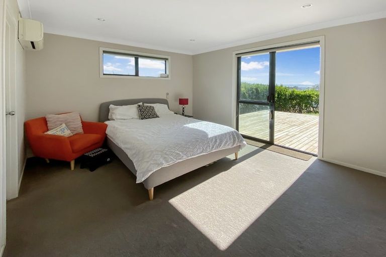 Photo of property in 89 Lake Panorama Drive, Henderson Valley, Auckland, 0612
