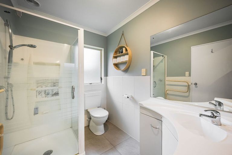 Photo of property in 30 Roberta Crescent, Orewa, 0931