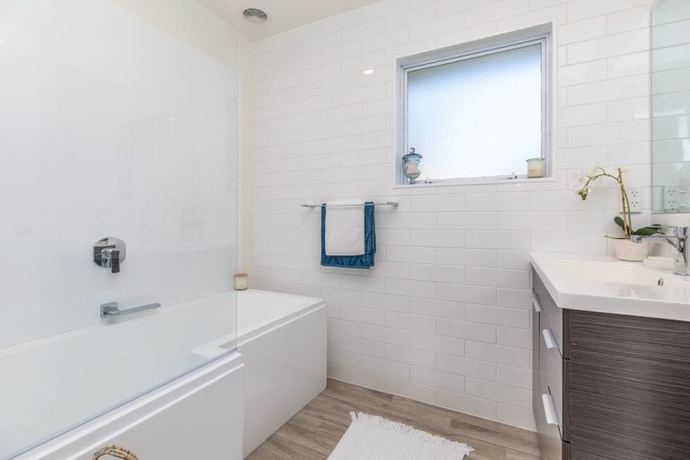 Photo of property in 24 Lilburn Crescent, Massey, Auckland, 0614