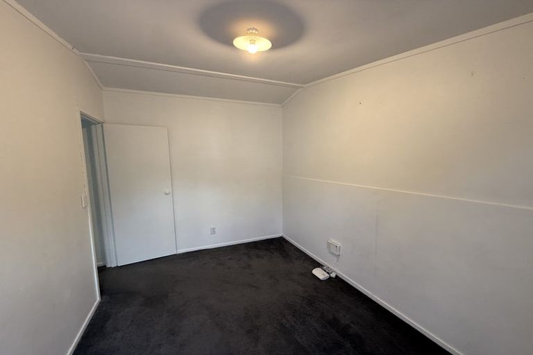 Photo of property in 3 Donovan Avenue, Massey, Auckland, 0614