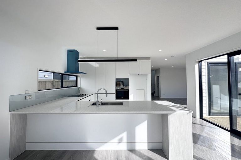 Photo of property in 3b Glennandrew Drive, Half Moon Bay, Auckland, 2012