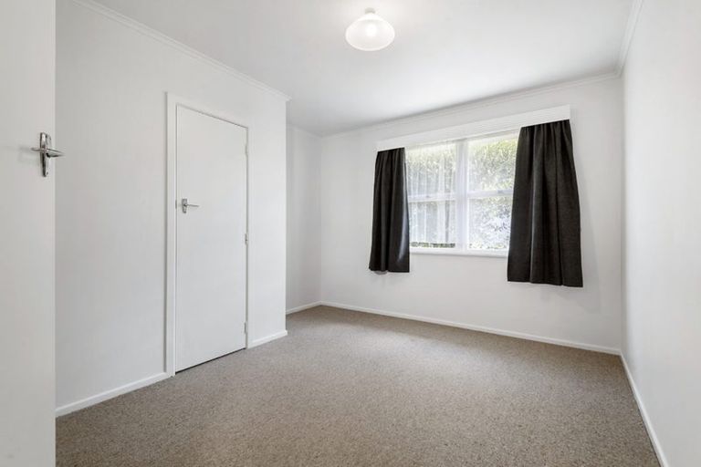 Photo of property in 199 Chivalry Road, Glenfield, Auckland, 0629