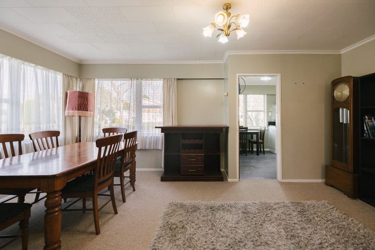 Photo of property in 69 Wikiriwhi Crescent, Awapuni, Palmerston North, 4412