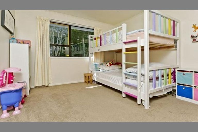 Photo of property in 33 Sequoia Place, Sunnynook, Auckland, 0620