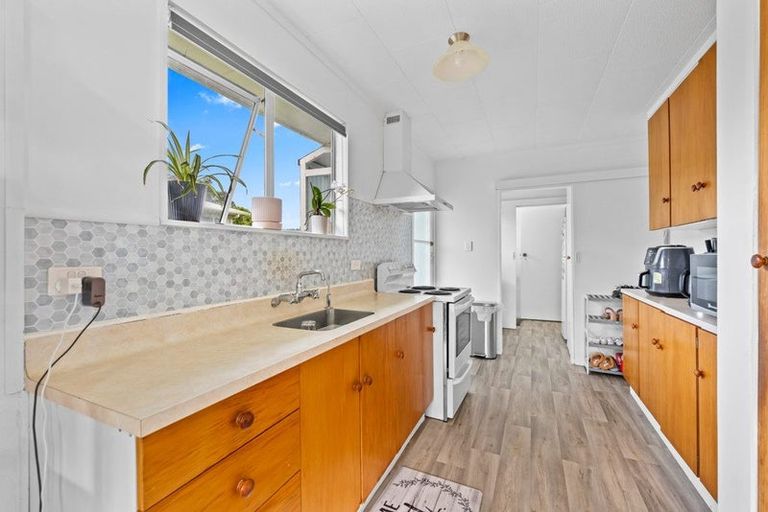 Photo of property in 14 Shearwater Street, One Tree Point, 0118