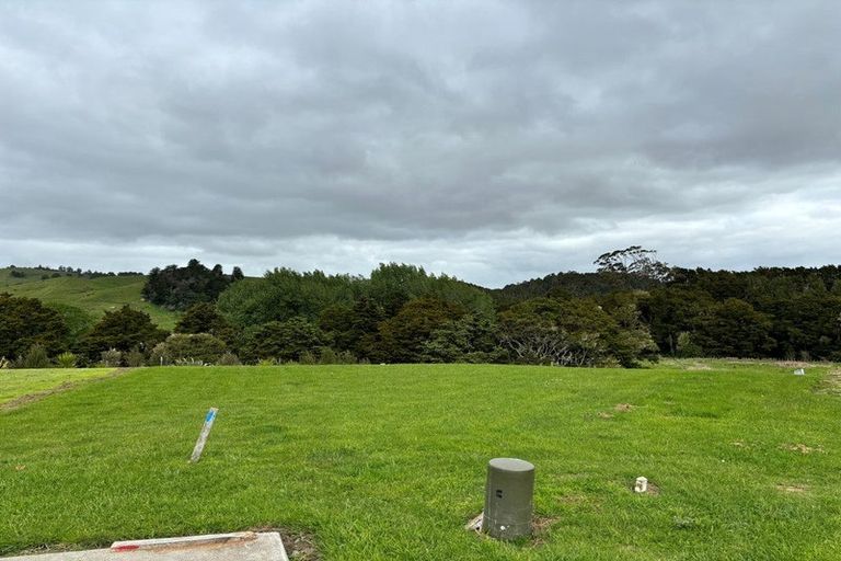 Photo of property in 17 Manaaki Circle, Paparoa, 0571