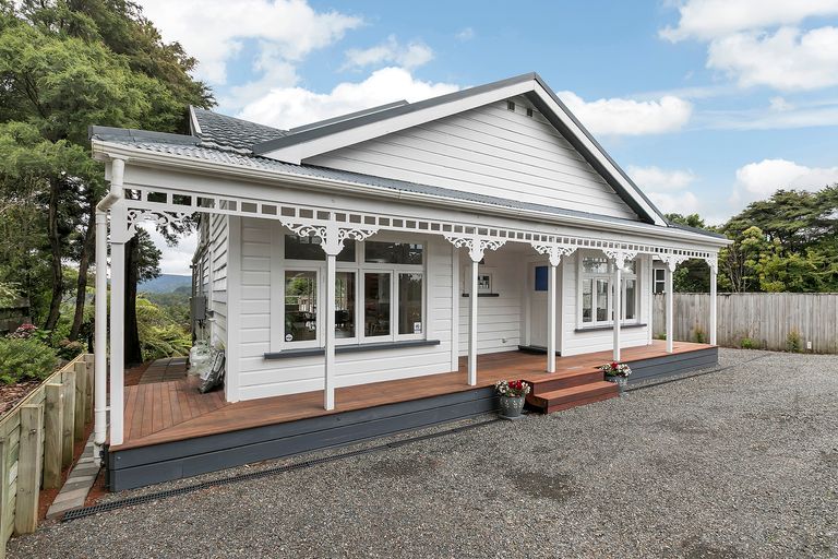 Photo of property in 1084 Scenic Drive North, Swanson, Auckland, 0816