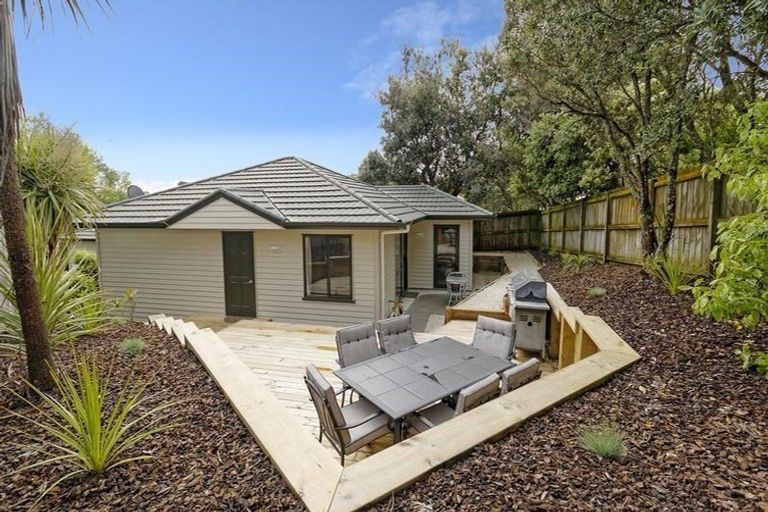 Photo of property in 10a Rena Place, West Harbour, Auckland, 0618