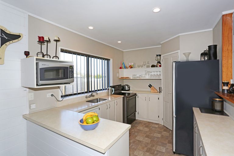 Photo of property in 16 Thorn Road, Tuakau, 2121