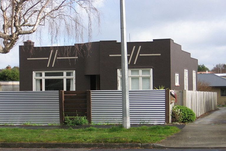 Photo of property in 18 Franklin Avenue, Hokowhitu, Palmerston North, 4410