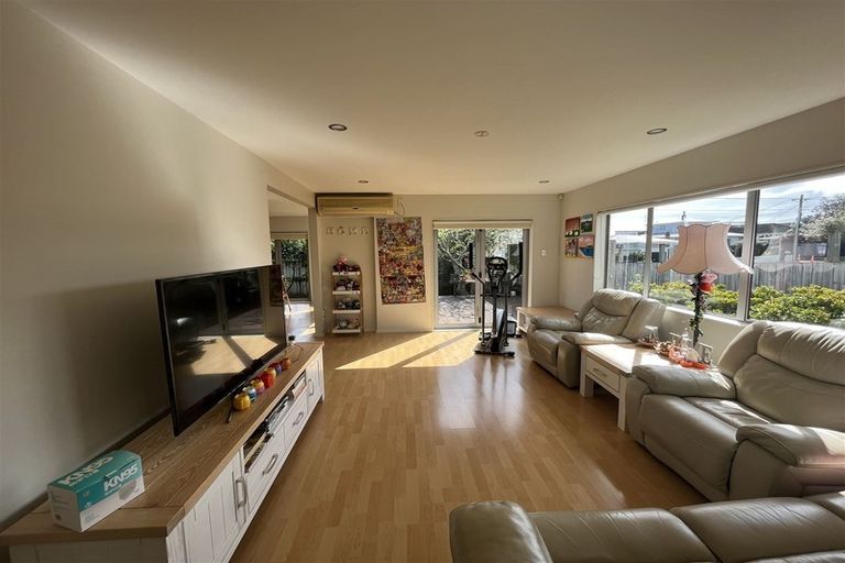 Photo of property in 33 Titoki Street, Te Atatu Peninsula, Auckland, 0610