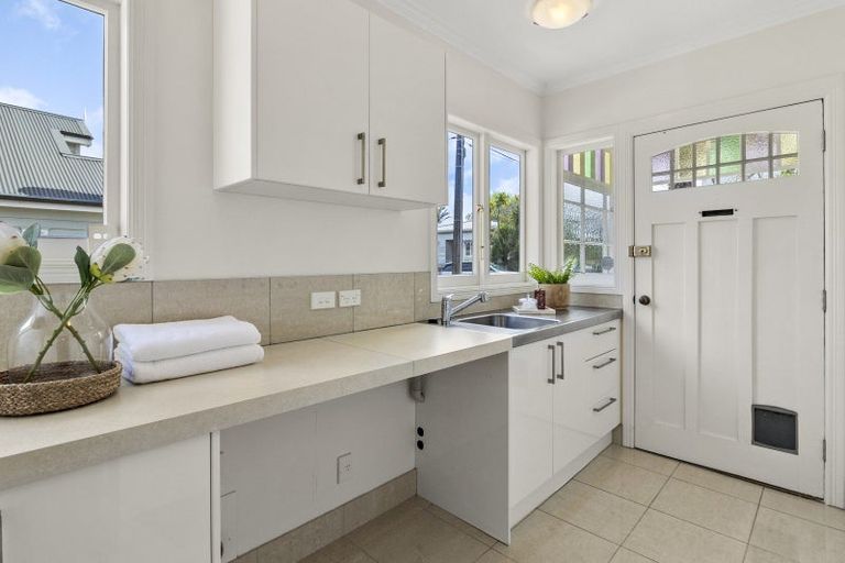 Photo of property in 1 Grove Road, Devonport, Auckland, 0624