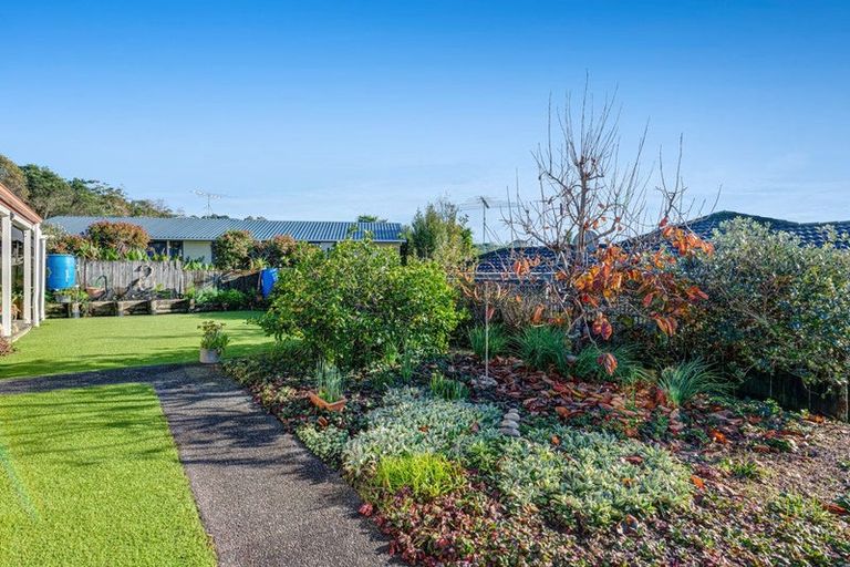 Photo of property in 72 Cabeleigh Drive, Helensville, 0800