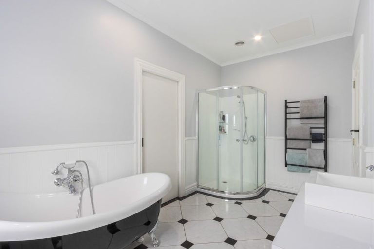 Photo of property in 11 Colenso Avenue, Hospital Hill, Napier, 4110