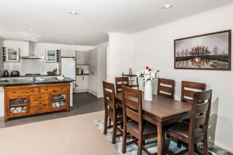 Photo of property in 9 Saint Vincent Terrace, Grenada Village, Wellington, 6037