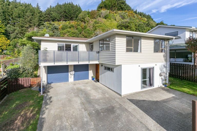 Photo of property in 37 Woodman Drive, Tawa, Wellington, 5028