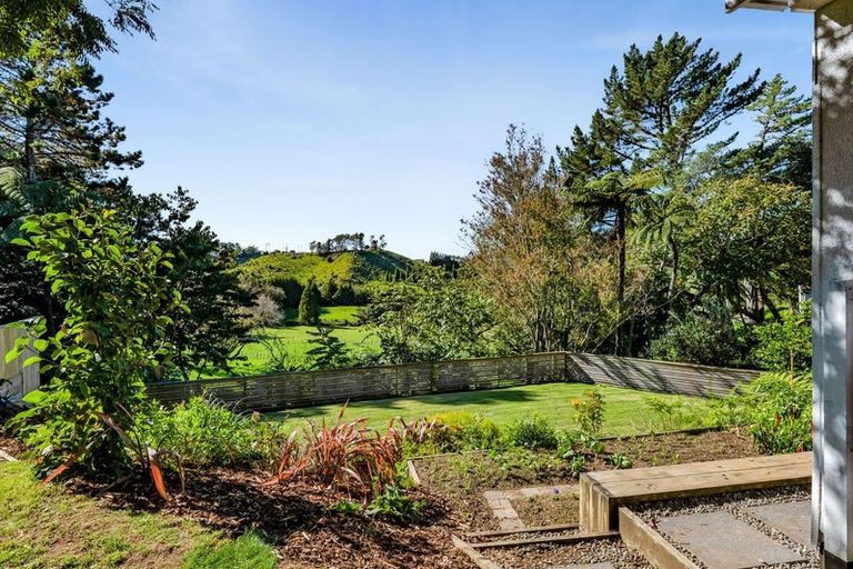 Photo of property in 27 Saxton Road, Upper Vogeltown, New Plymouth, 4310