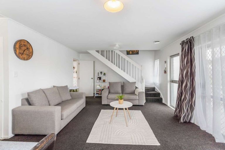 Photo of property in 2/58 Opaheke Road, Opaheke, Papakura, 2113