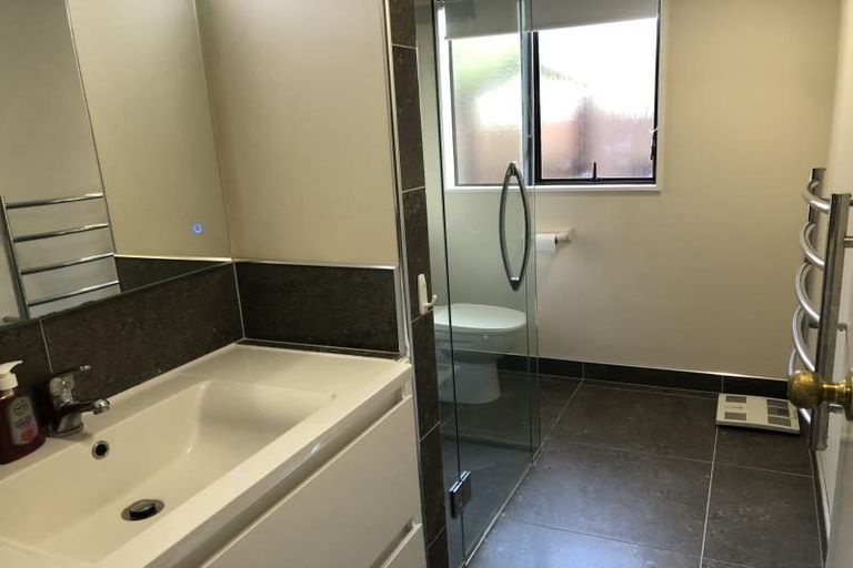 Photo of property in 2/212 Waterloo Road, Hutt Central, Lower Hutt, 5011