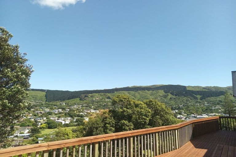 Photo of property in 24 Bartlett Grove, Tawa, Wellington, 5028