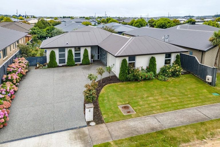 Photo of property in 4 Puaka Street, Pegasus, 7612