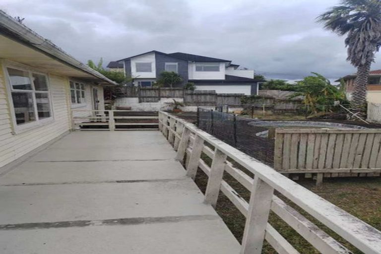 Photo of property in 605 Glenfield Road, Totara Vale, Auckland, 0629