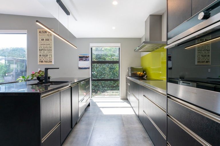 Photo of property in 6 Pukatea Close, Raumati Beach, Paraparaumu, 5032