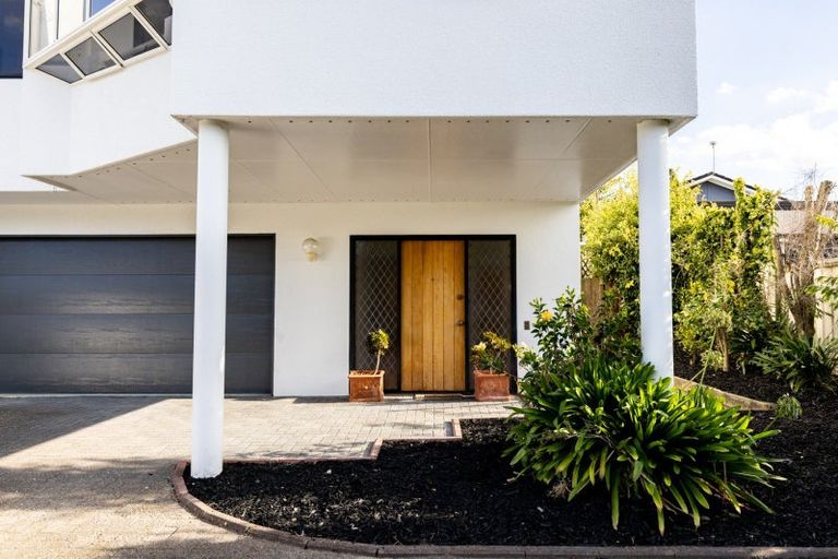 Photo of property in 18a Burn-murdoch Street, St Andrews, Hamilton, 3200