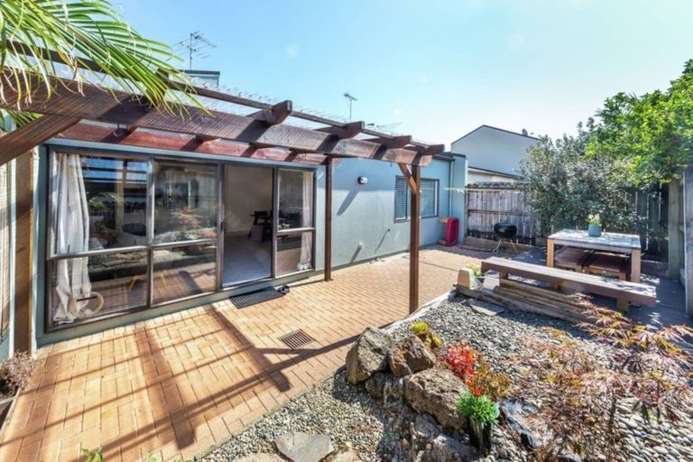 Photo of property in 6 Nagle Place, Golflands, Auckland, 2013