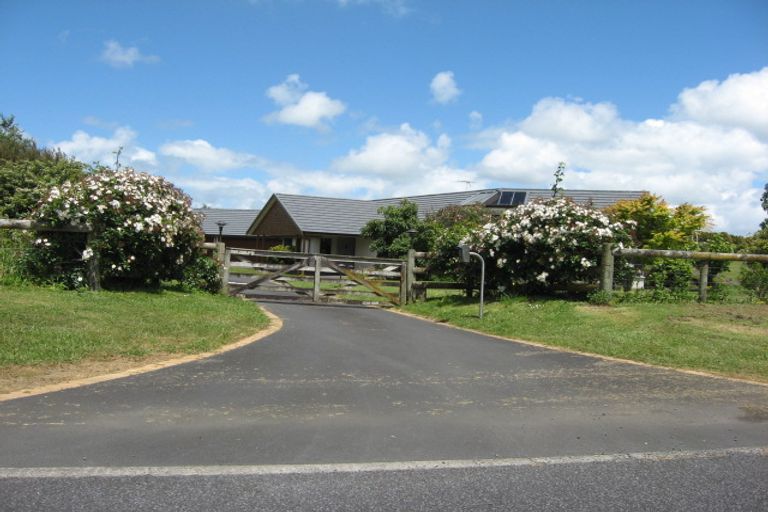 Photo of property in 18 Burberry Road, Karaka, Drury, 2578